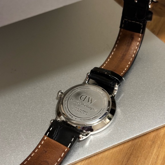 Daniel Wellington Watch - Picture 2 of 5